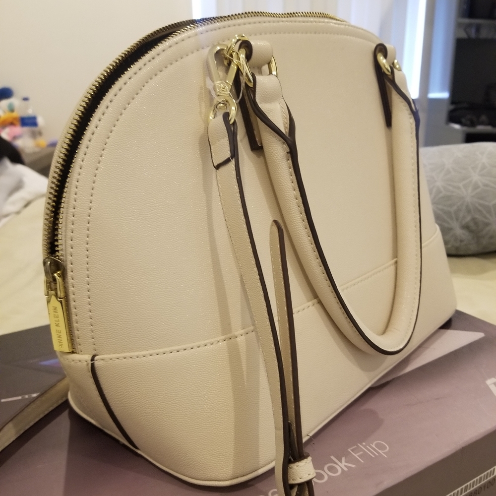 Handbag - Picture 3 of 5